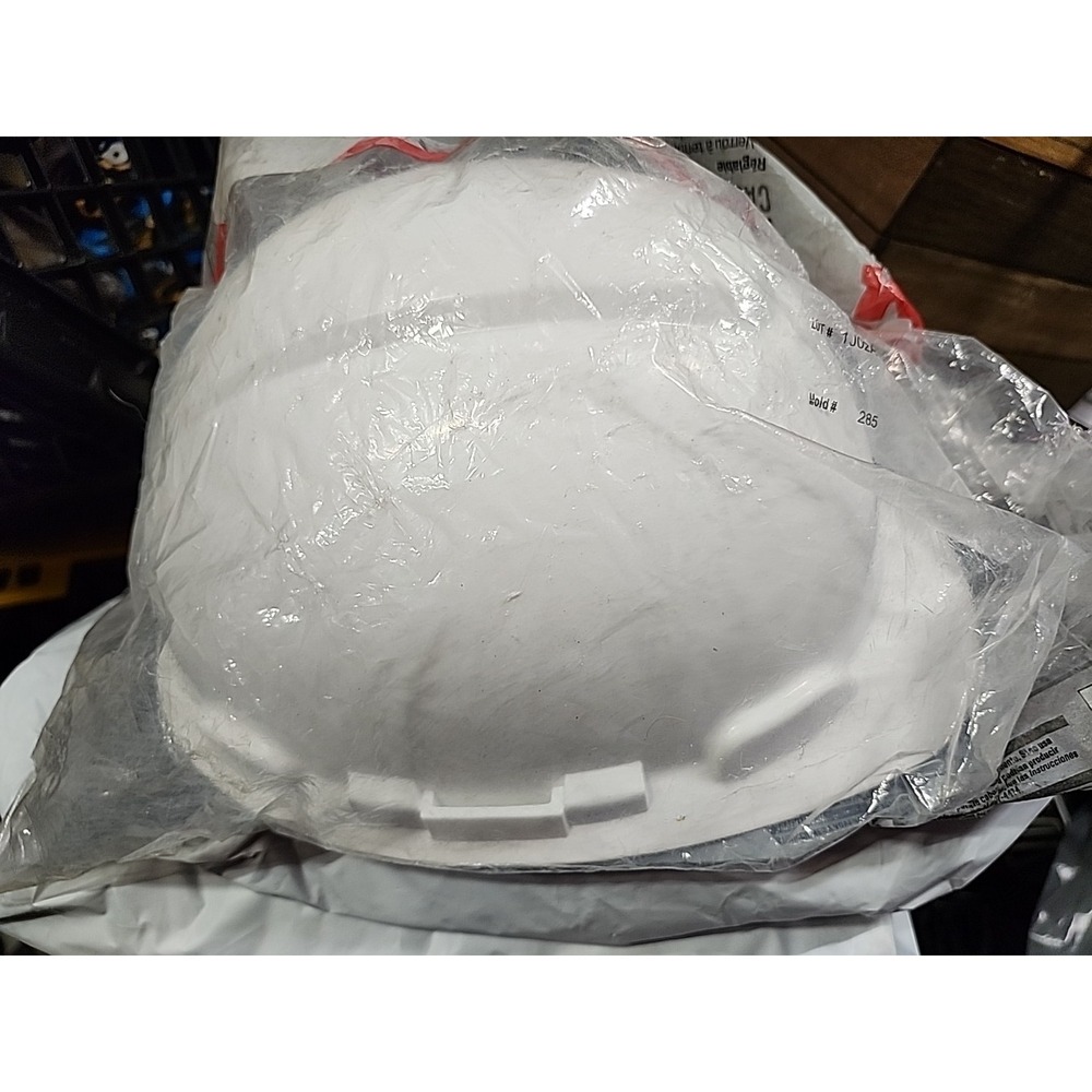 3M White Pin Lock Hard Hat Adjustable Not Vented Lightweight Type 1 Class E&G